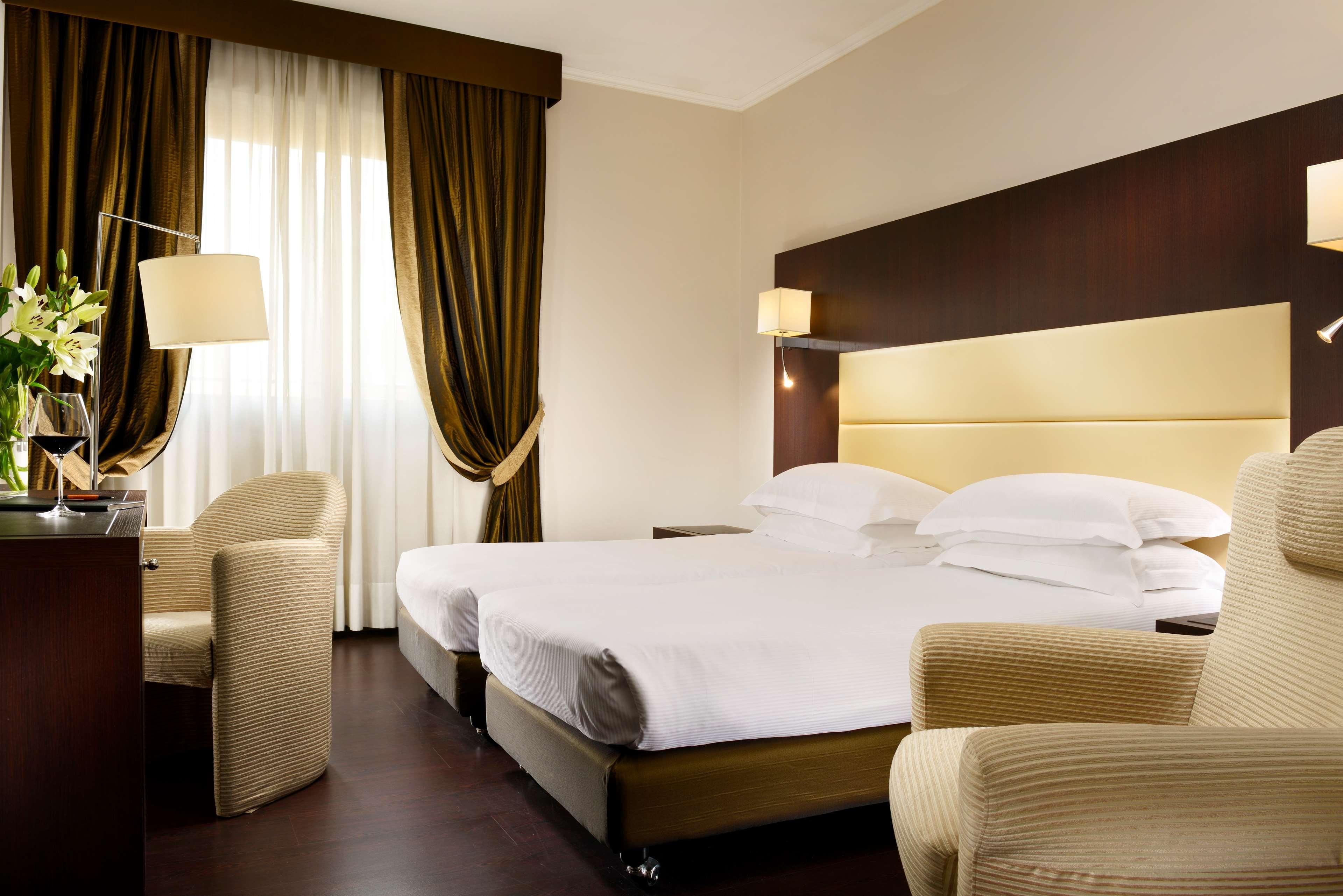 Fh55 Grand Hotel Palatino Rome Bagian luar foto